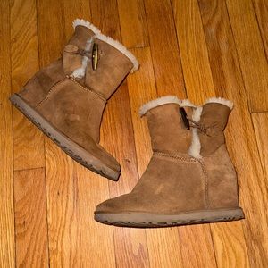 Ugg wedge bootie size 7